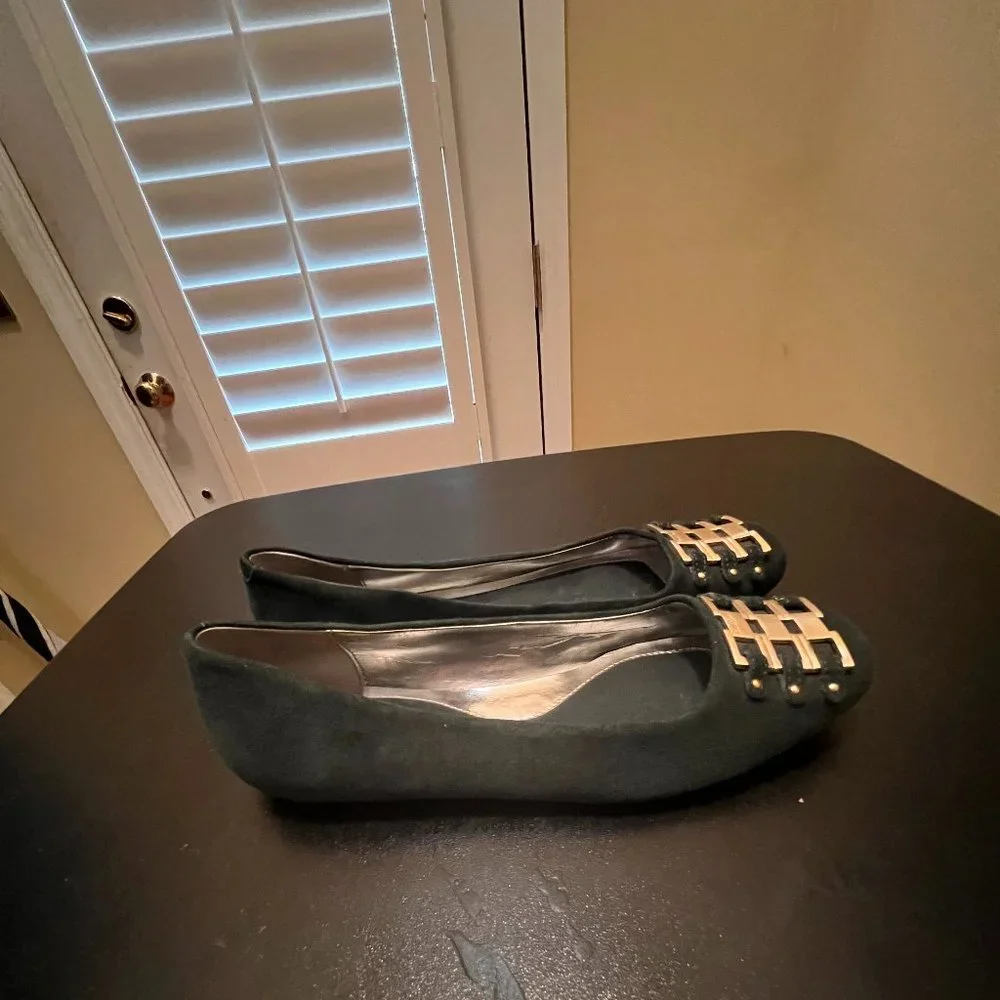 Calvin Klein size 9.5 green suede flats